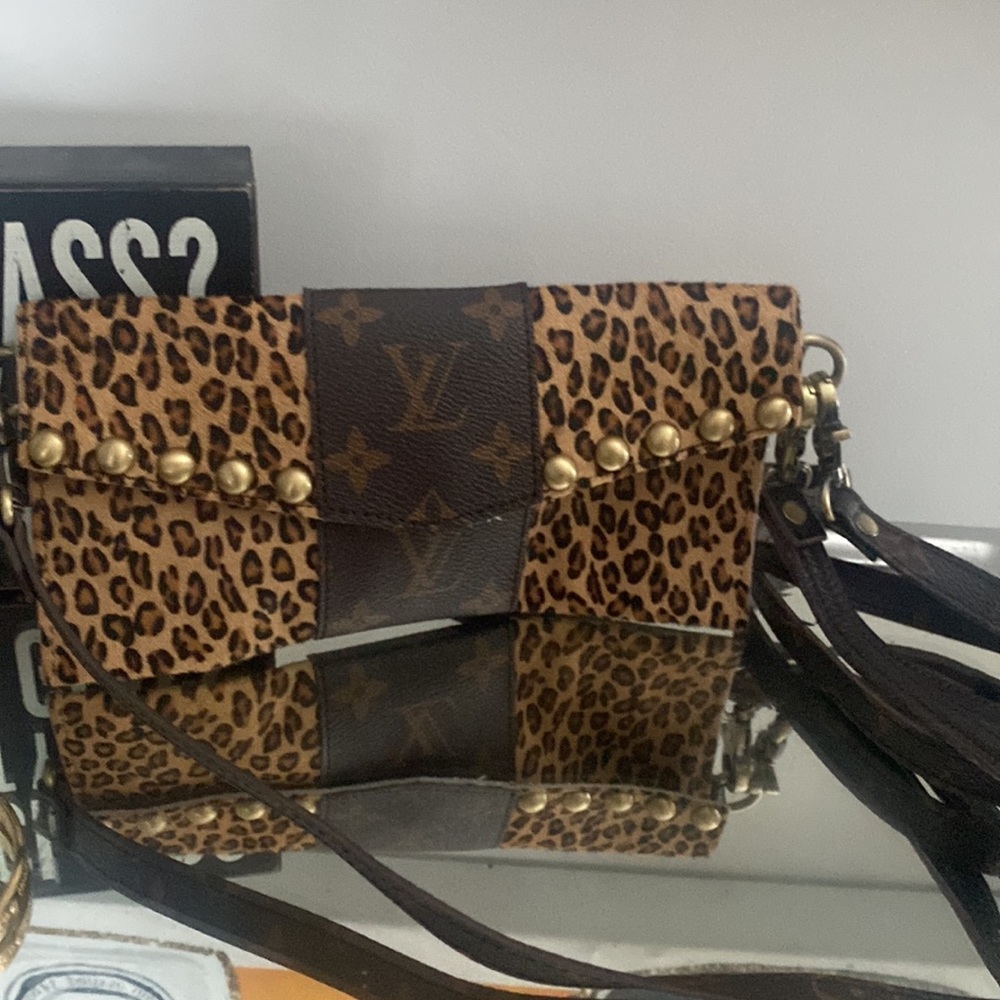 💐🎁❤️Beautiful side purse /wristlet going out leopard fur material